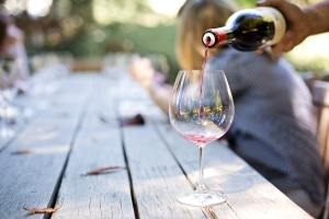 O consumo leve a moderado de álcool protege do risco de doenças cardíacas?