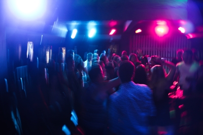 “Eu sei o que você fez no open bar passado”: o que a ciência diz sobre as festas do tipo Open Bar?