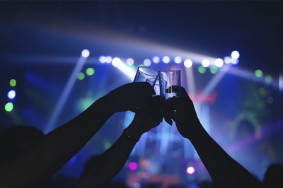As propagandas de bebidas alcoólicas levam o adolescente a beber? Resultados de um estudo longitudinal